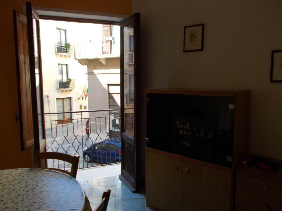 Zia Silvana Apartment Trapani Bagian luar foto