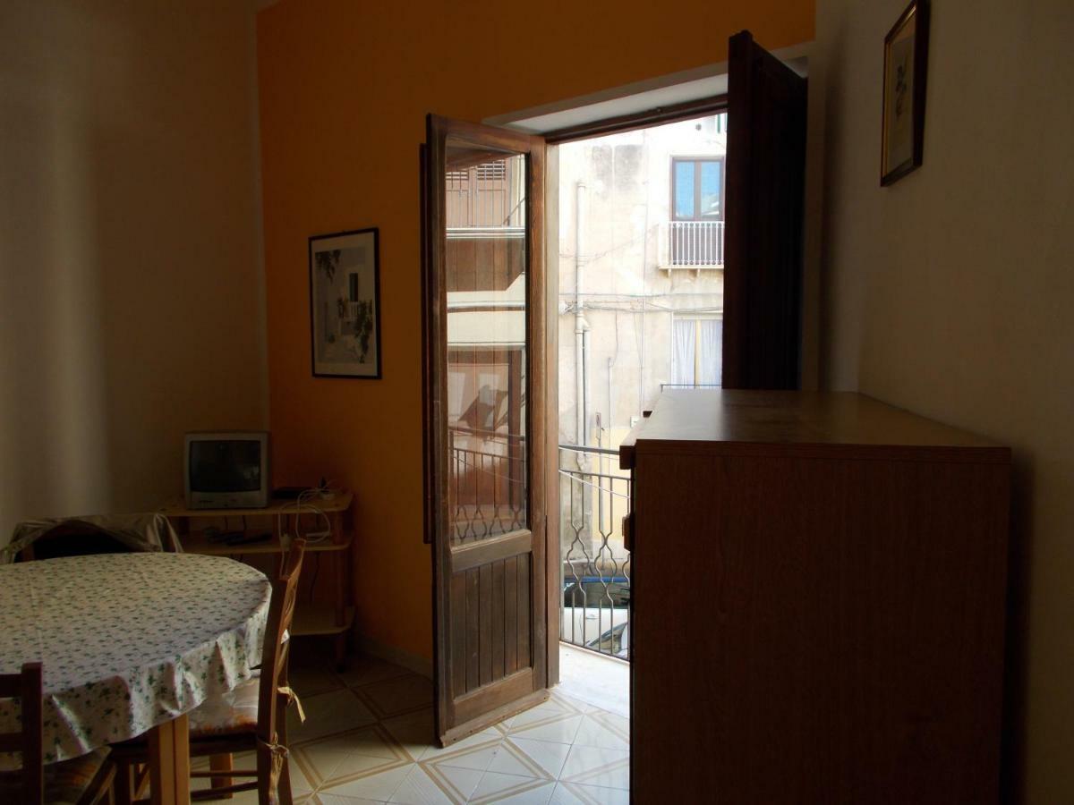 Zia Silvana Apartment Trapani Bagian luar foto